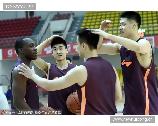 史梦瑶训练完顺手买了个包，我一个月工资还没她零头多